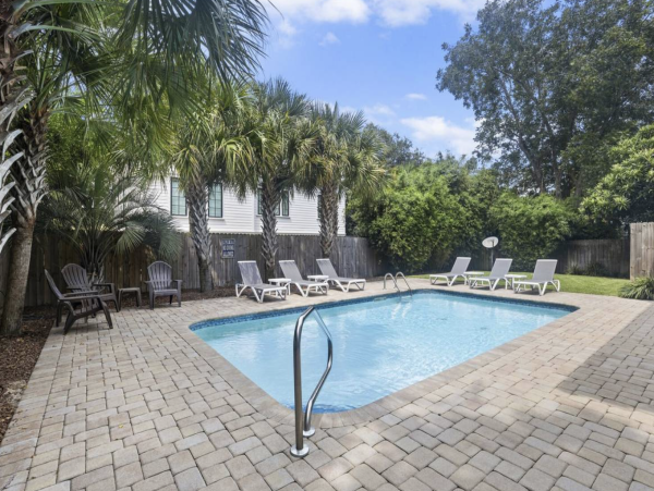 Classic Isle of Palms Bungalow 2 blocks to the beach with private pool